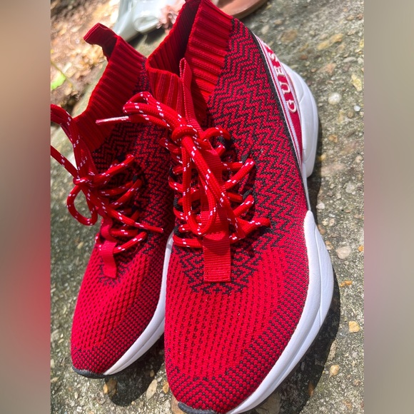 NWOT GUESS Stretchy Woven-Knit Canvas Ankle High Bootie Sneakers Red White Black - Picture 2 of 8